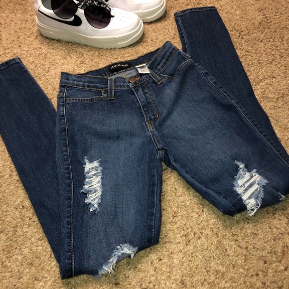 (SOLD‼️) fashion nova beach bum jeans - Picture 4 of 4